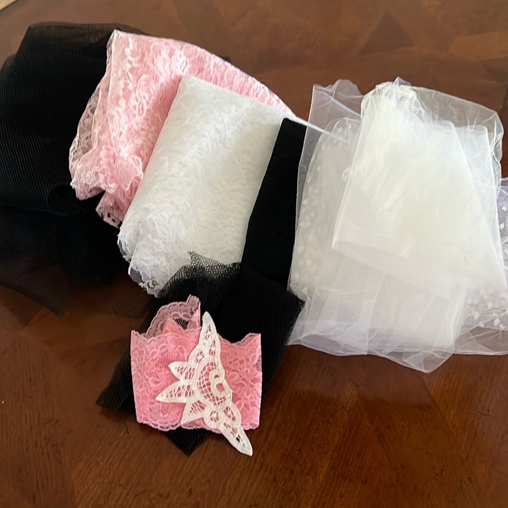 Lot of misc. lace and netting
